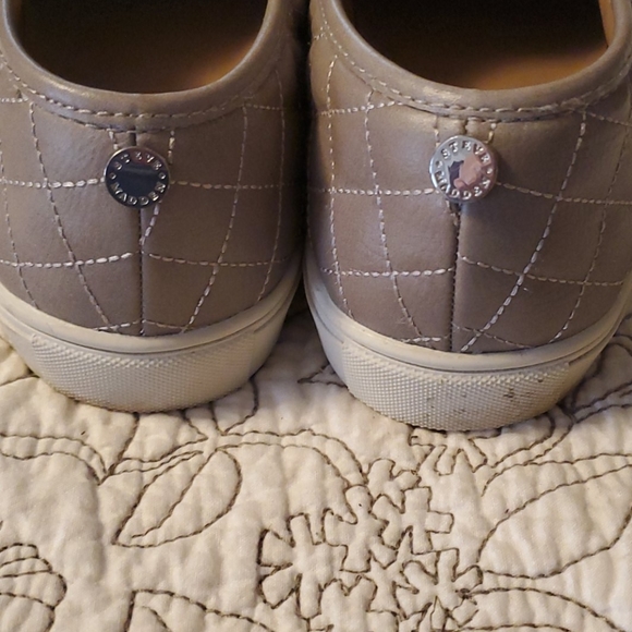 Steve Madden - Picture 2 of 6